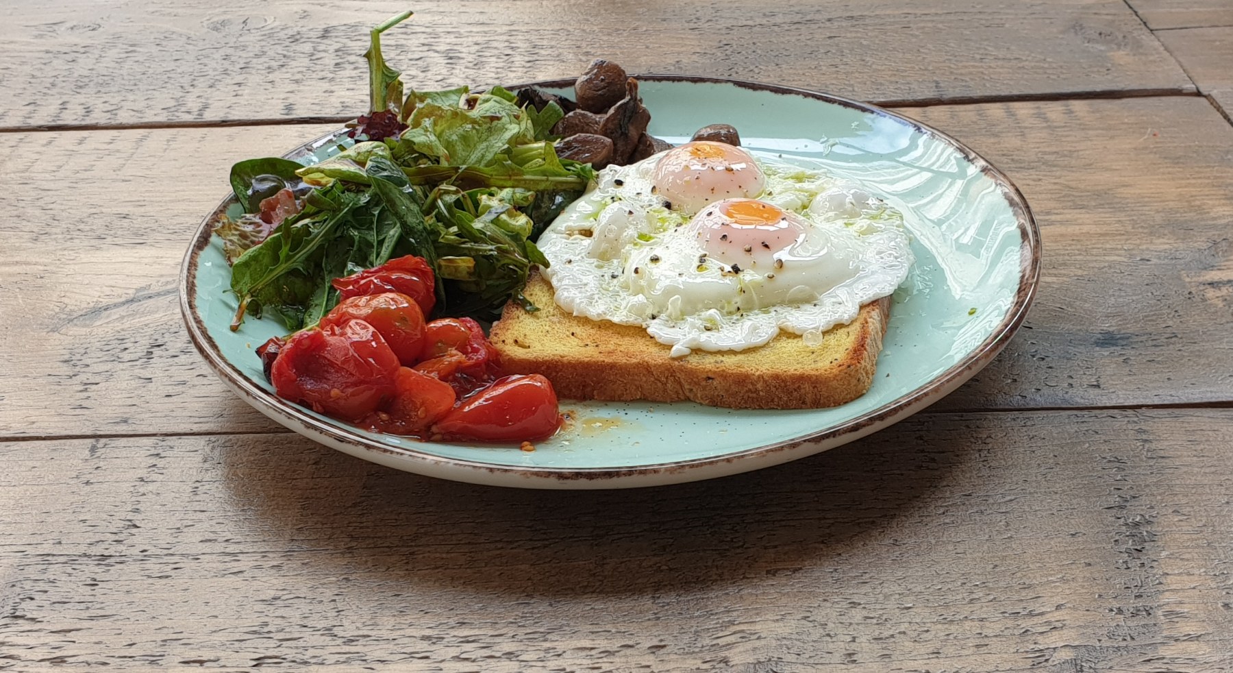 SCRAMBLED EGGS/ SUNNY SIDE UP EGGS/ OMELETTE