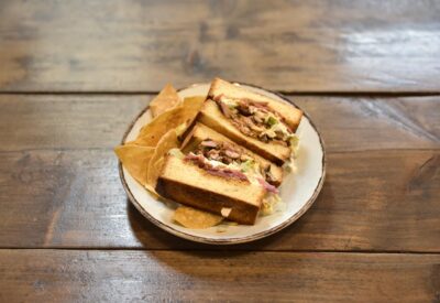 CHICKEN MOLE SANDO