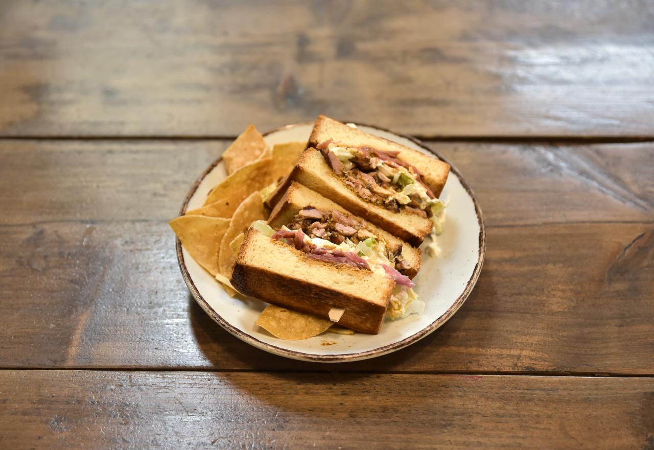CHICKEN MOLE SANDO