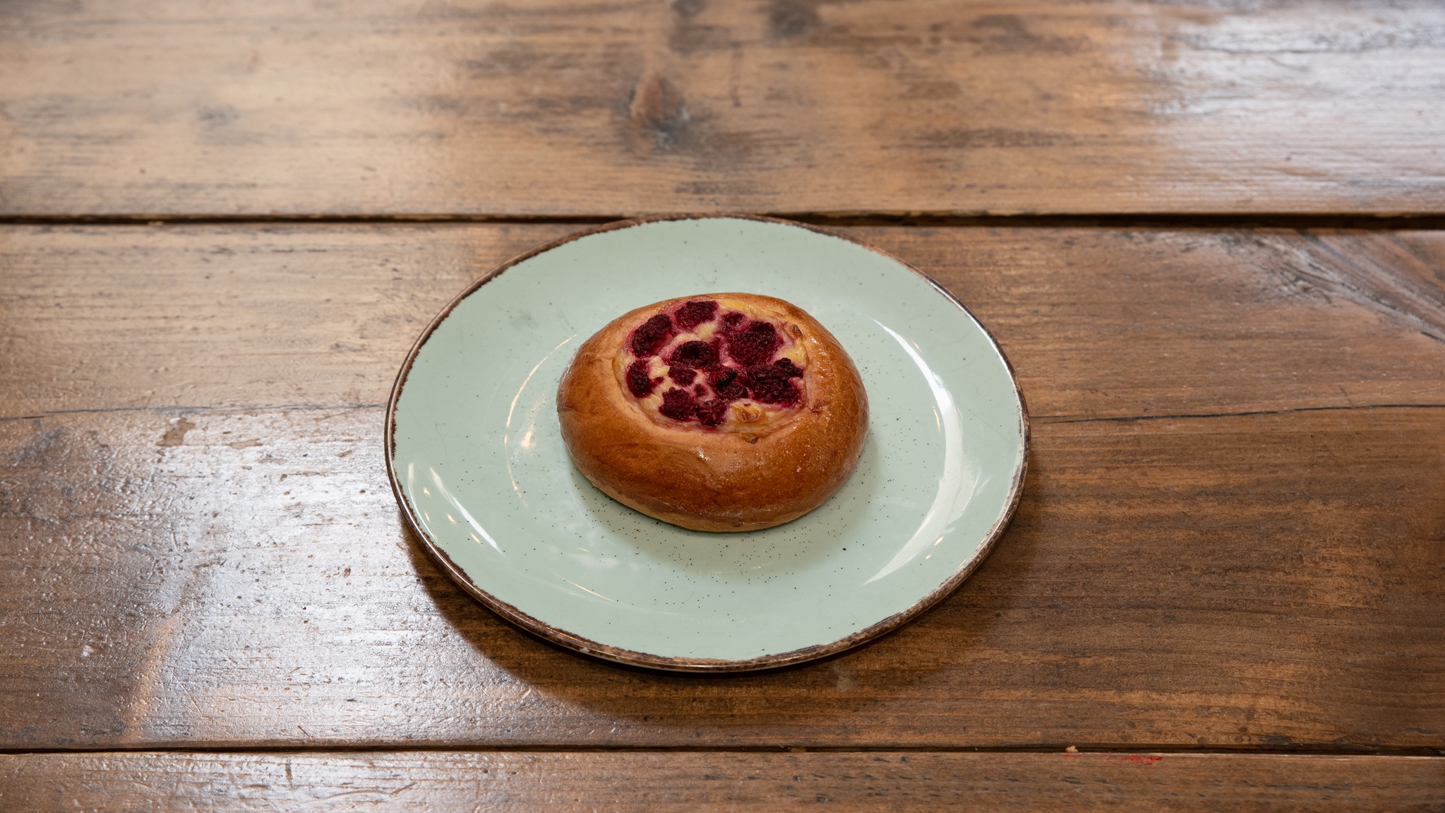 RASPBERRY CREME PATISSERIE BRIOCHE